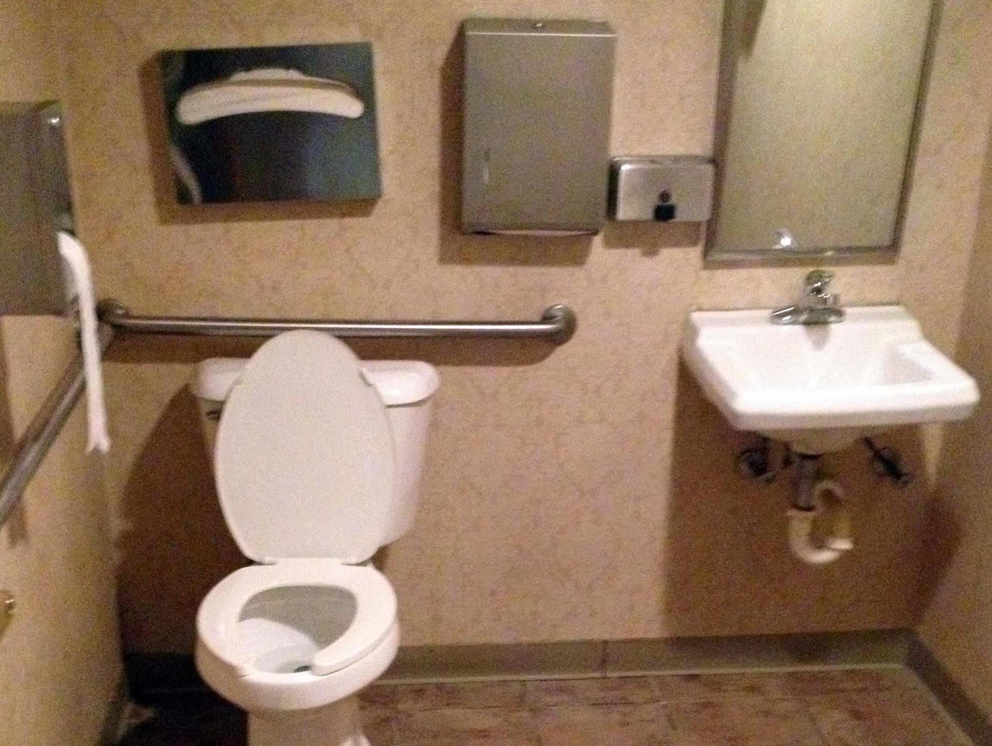 Country Hearth Inn & Suites Віллард Екстер'єр фото